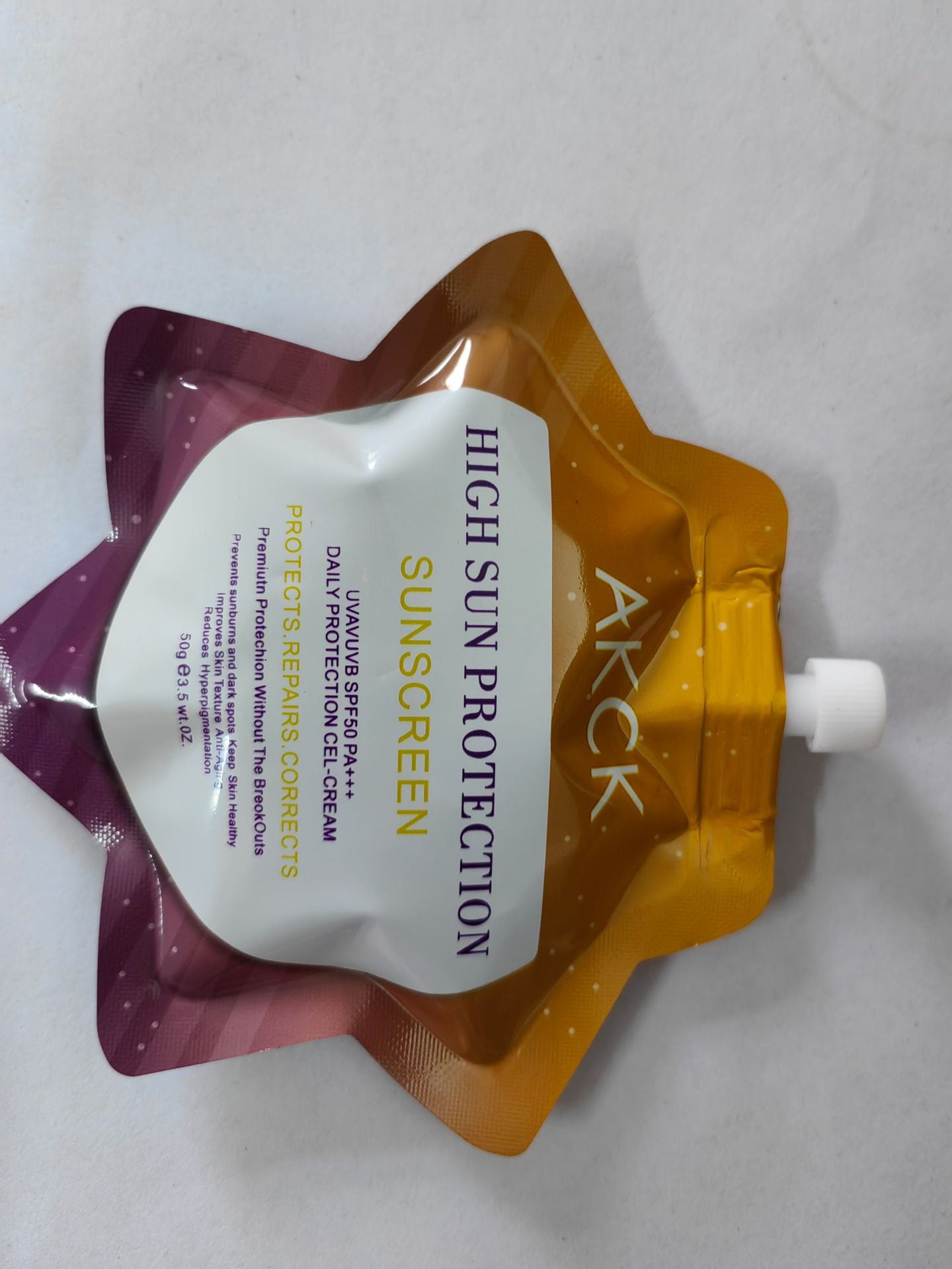 Whitening and moisturizing sunscreen