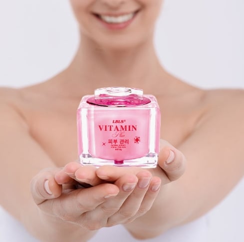Vitamin beauty cream conceals blemishes